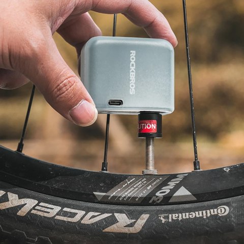 MINI Pompka rowerowa elektryczna USB Schrader Presta 6.9bar 100PSI - czarna