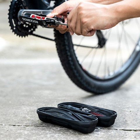 Torba rowerowa na narzędzia mocowana w uchwycie na bidon 0.65l - czarna