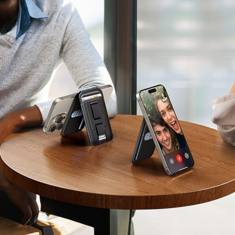 Portfel na karty Magnetic Wallet MagSafe z podstawką i uchwytem na palec - czarny