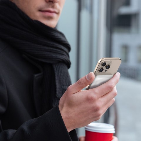 Powerbank K26 10000mAh 20W USB-A / USB-C / MagSafe - biały