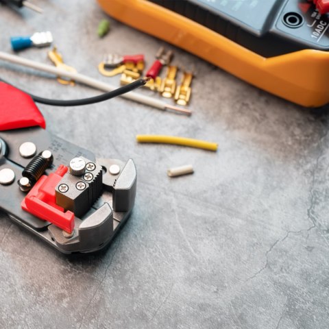 Ściągacz izolacji z zaciskarką do kabli przewodów 0.2-6 mm