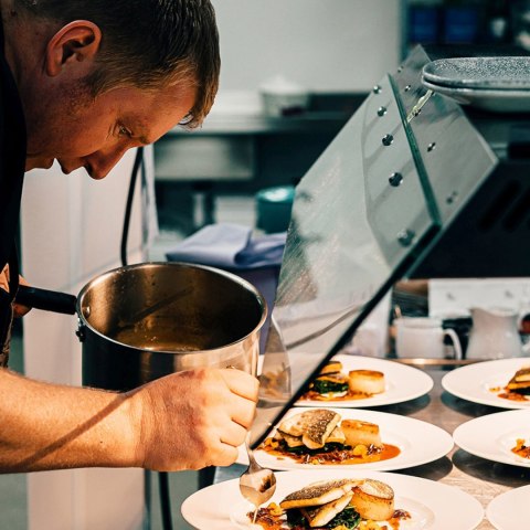 Zestaw garnków stalowych z pokrywkami patelnią - 12 el.